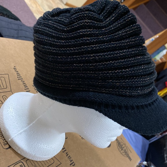 Black /Gold with bow detail winter - Picture 2 of 3